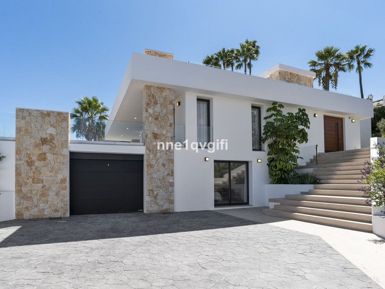 Villa for Sale in Guadalmina Alta, Malaga 3