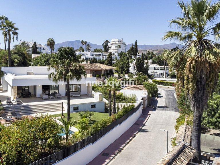 Villa for Sale in Guadalmina Alta, Malaga 36