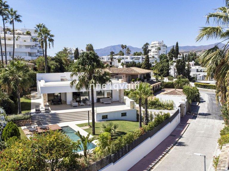 Villa for Sale in Guadalmina Alta, Malaga 37