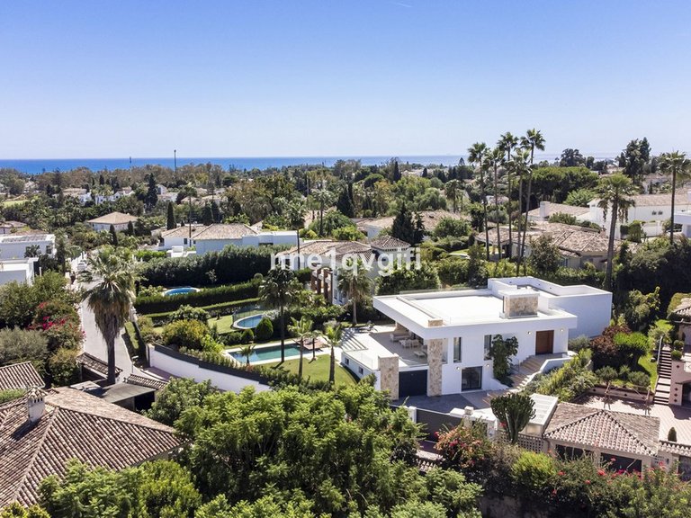 Villa for Sale in Guadalmina Alta, Malaga 38