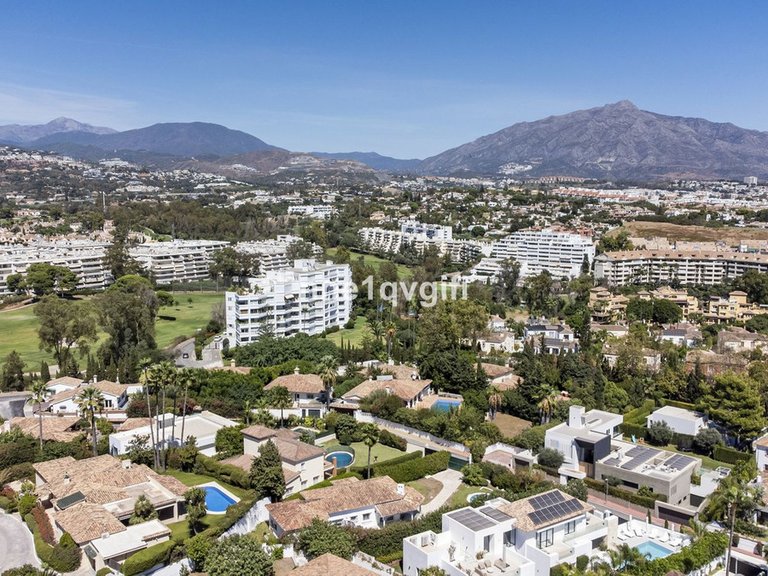 Villa for Sale in Guadalmina Alta, Malaga 41