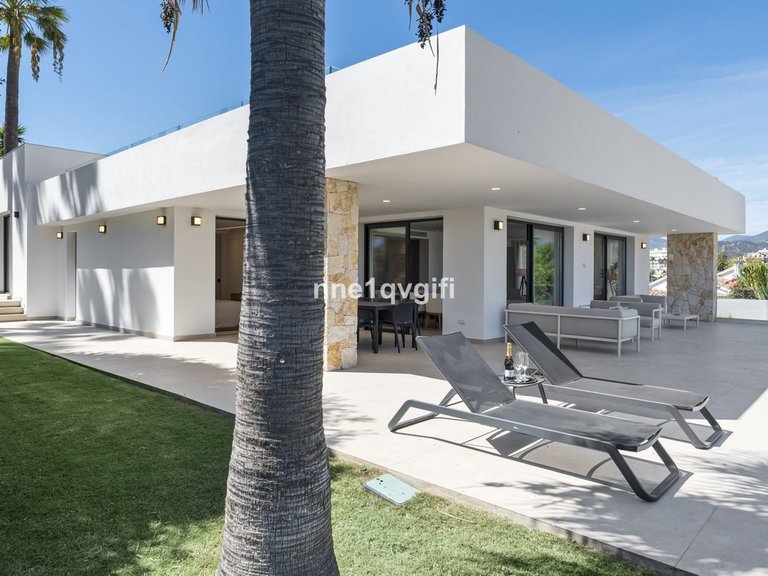 Villa for Sale in Guadalmina Alta, Malaga 9