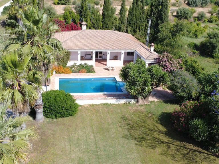 Villa for Sale in Alhaurín El Grande, Malaga 1
