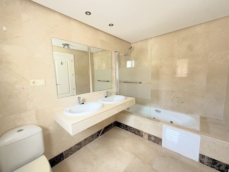 Apartment for Sale in La Duquesa, Malaga 22