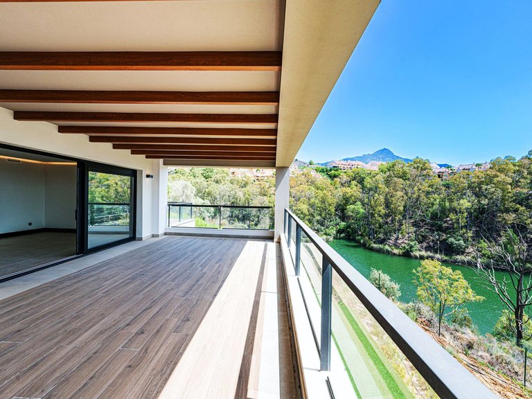 Apartment for Sale in Nueva Andalucía, Malaga 1