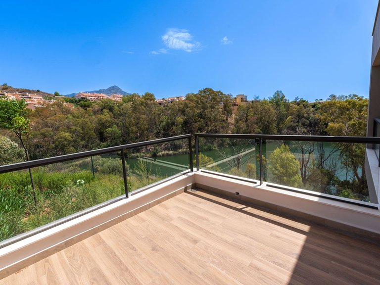Apartment for Sale in Nueva Andalucía, Malaga 2
