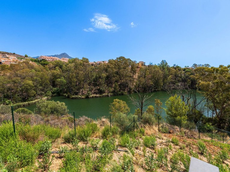 Apartment for Sale in Nueva Andalucía, Malaga 29
