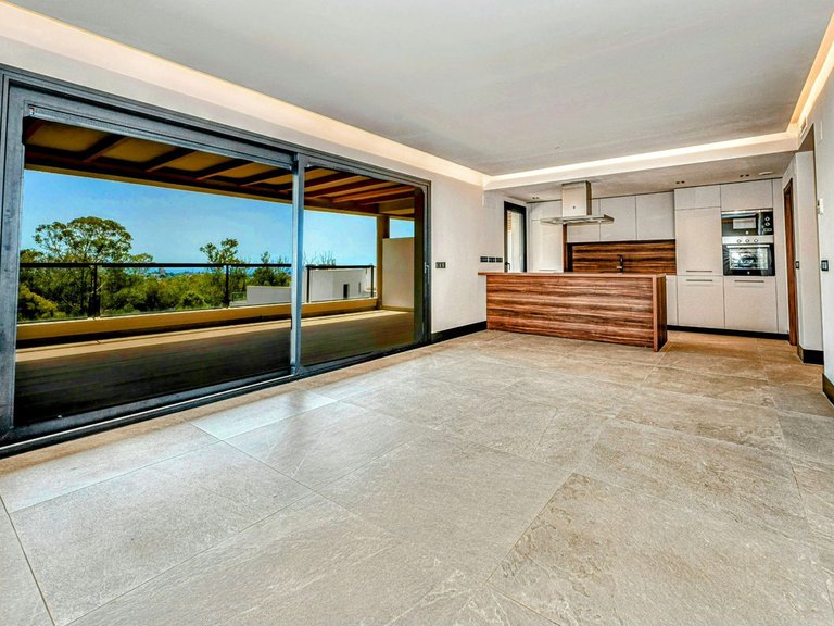Apartment for Sale in Nueva Andalucía, Malaga 3