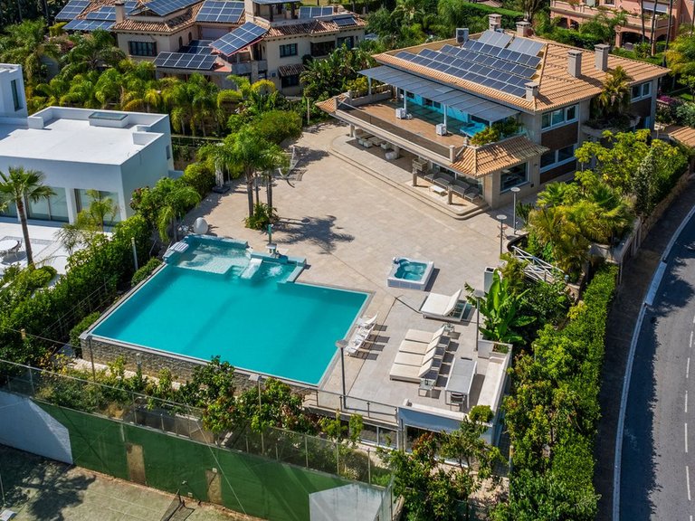 Villa for Sale in Bahía De Marbella, Malaga 1