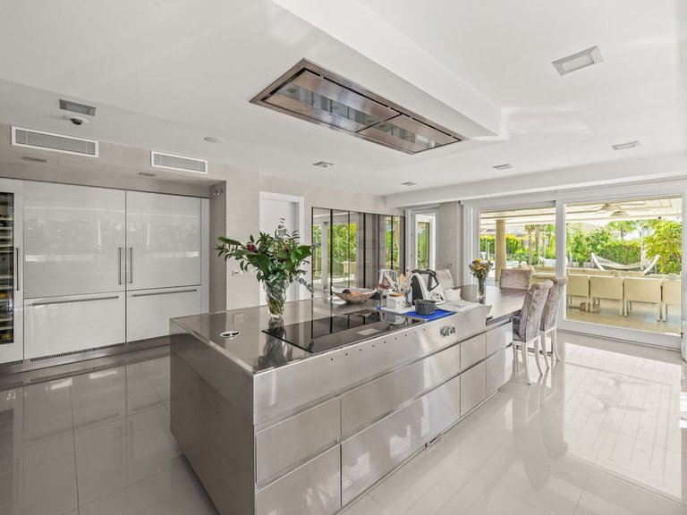 Villa for Sale in Bahía De Marbella, Malaga 17