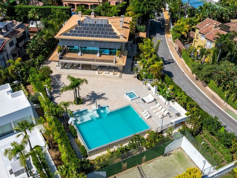 Villa for Sale in Bahía De Marbella, Malaga 2