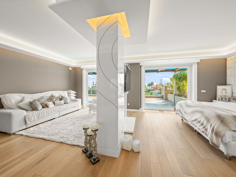 Villa for Sale in Bahía De Marbella, Malaga 28
