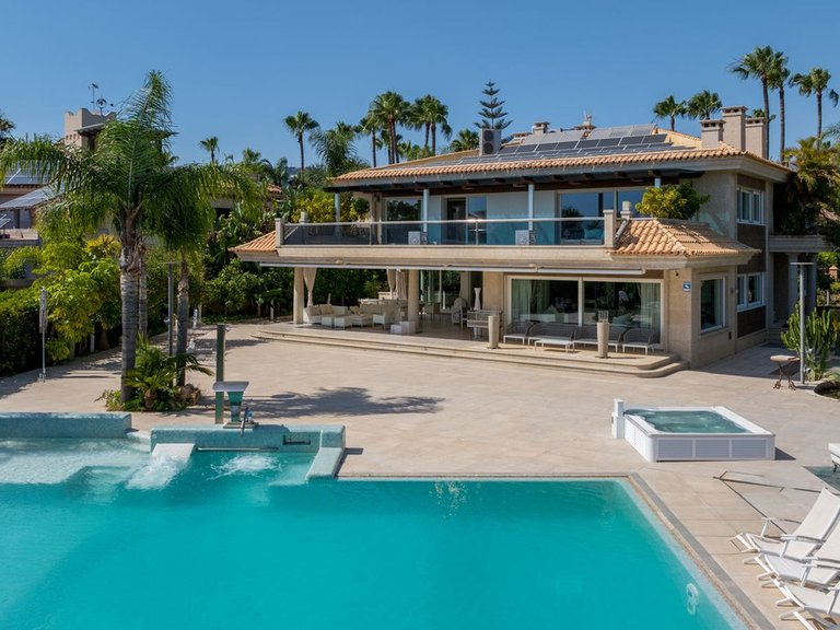 Villa for Sale in Bahía De Marbella, Malaga 3