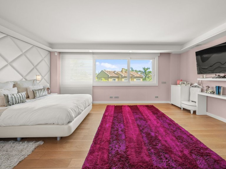 Villa for Sale in Bahía De Marbella, Malaga 32