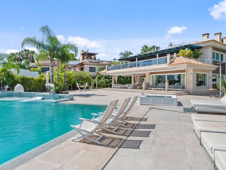 Villa for Sale in Bahía De Marbella, Malaga 8