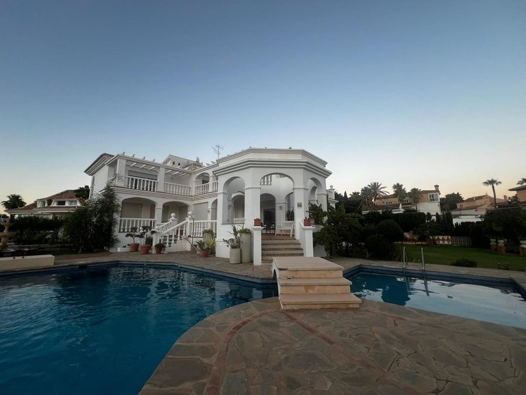 Villa for Sale in Torrequebrada, Malaga 10