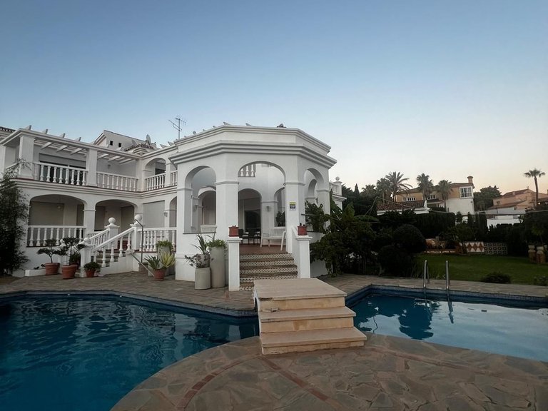Villa for Sale in Torrequebrada, Malaga 8