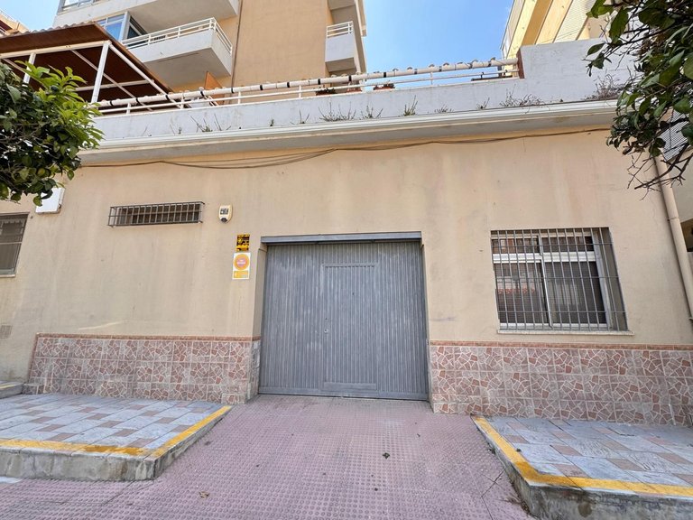 Commercial for Sale in Los Boliches, Malaga 1