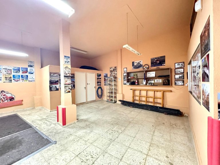 Commercial for Sale in Los Boliches, Malaga 3