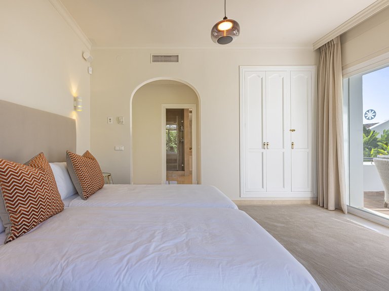 Villa for Sale in Benahavís, Malaga 11