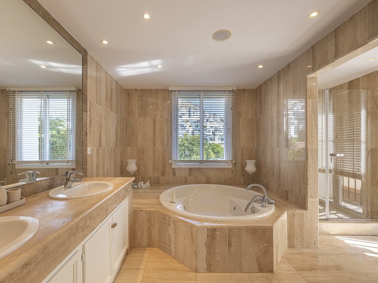 Villa for Sale in Benahavís, Malaga 12