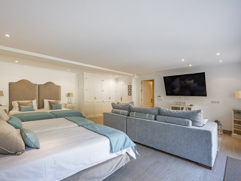 Villa for Sale in Benahavís, Malaga 16