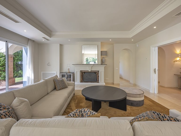 Villa for Sale in Benahavís, Malaga 2