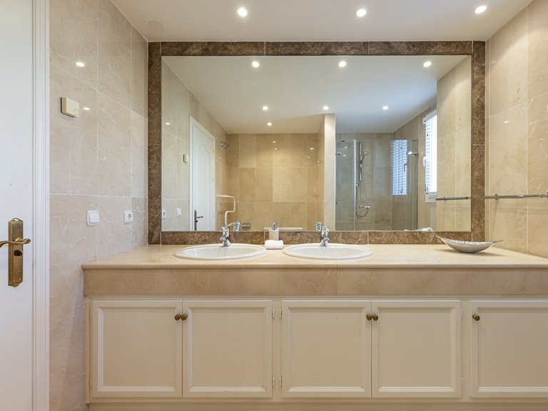 Villa for Sale in Benahavís, Malaga 34