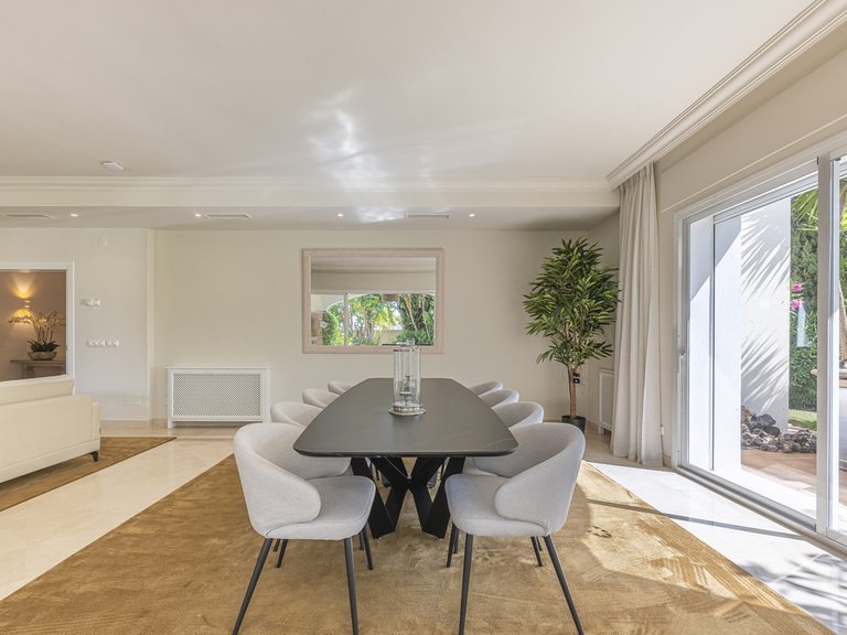 Villa for Sale in Benahavís, Malaga 36