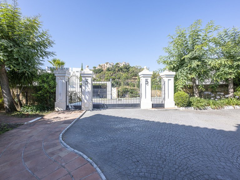 Villa for Sale in Benahavís, Malaga 51