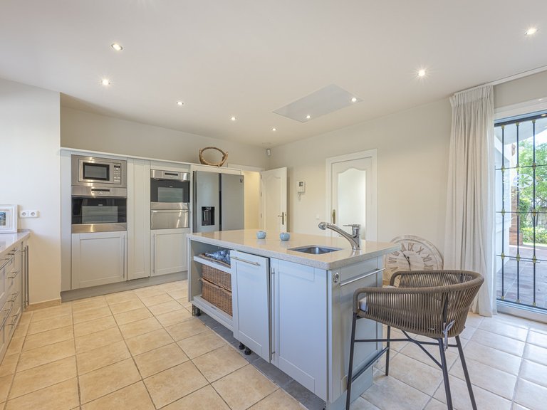 Villa for Sale in Benahavís, Malaga 8