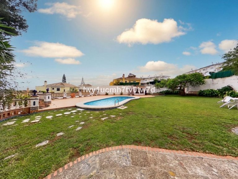 Villa for Sale in Churriana, Malaga 1