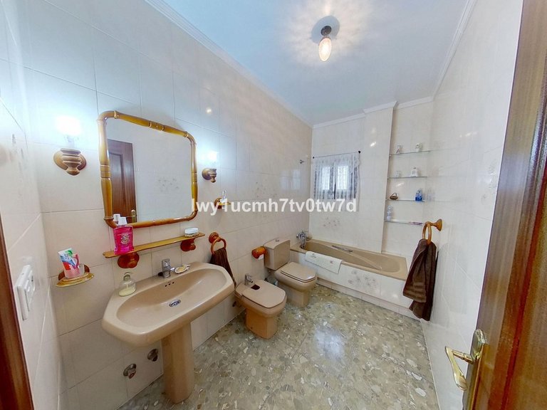 Villa for Sale in Churriana, Malaga 10