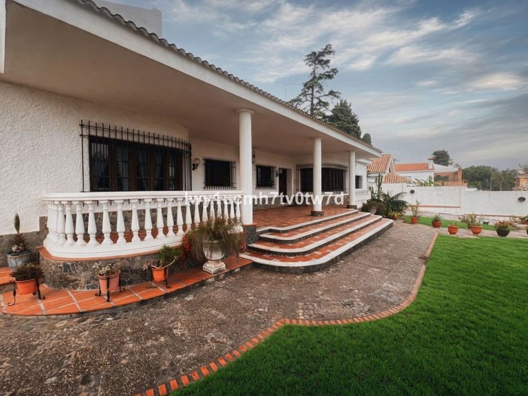 Villa for Sale in Churriana, Malaga 12