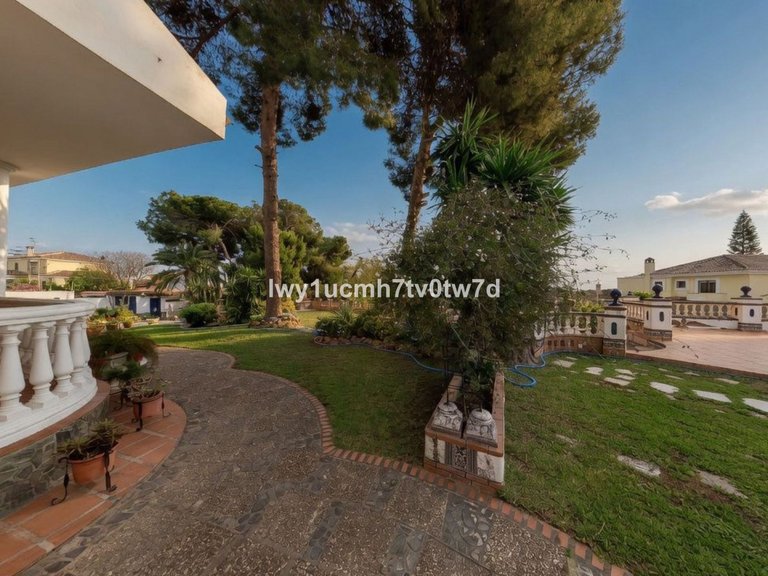 Villa for Sale in Churriana, Malaga 15
