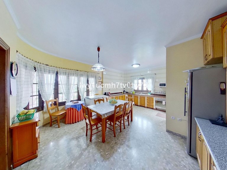Villa for Sale in Churriana, Malaga 28