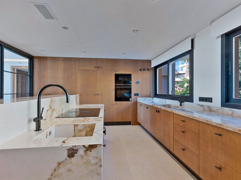 Apartment for Sale in Nueva Andalucía, Malaga 10