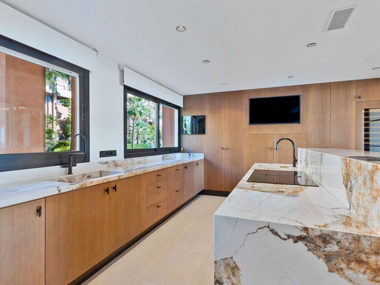 Apartment for Sale in Nueva Andalucía, Malaga 11