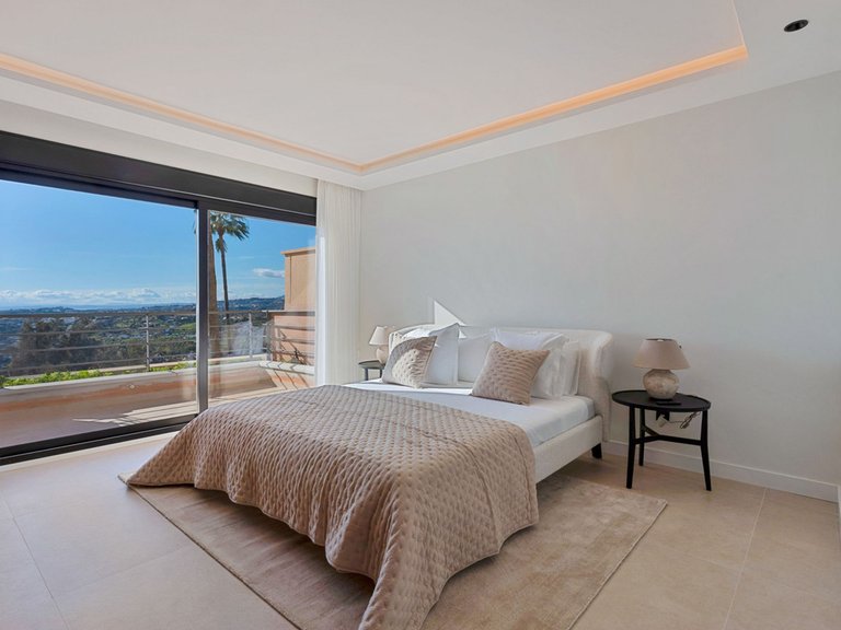 Apartment for Sale in Nueva Andalucía, Malaga 14