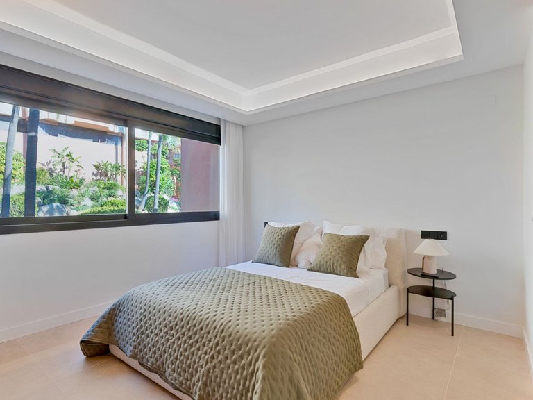 Apartment for Sale in Nueva Andalucía, Malaga 16
