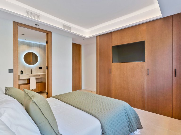 Apartment for Sale in Nueva Andalucía, Malaga 17