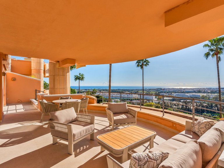 Apartment for Sale in Nueva Andalucía, Malaga 2