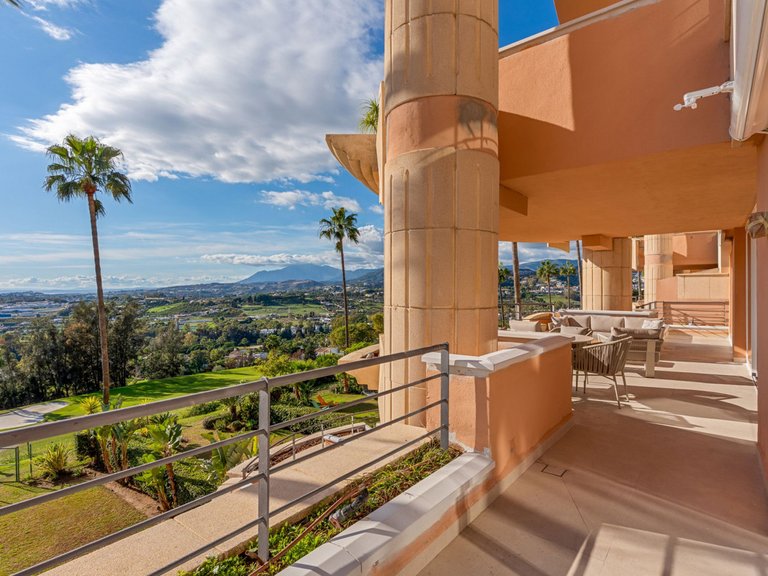 Apartment for Sale in Nueva Andalucía, Malaga 20