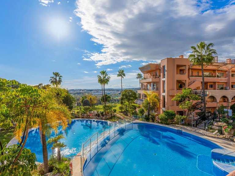 Apartment for Sale in Nueva Andalucía, Malaga 22