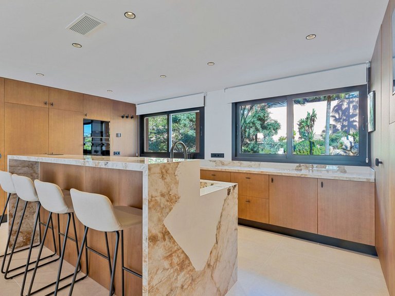 Apartment for Sale in Nueva Andalucía, Malaga 5