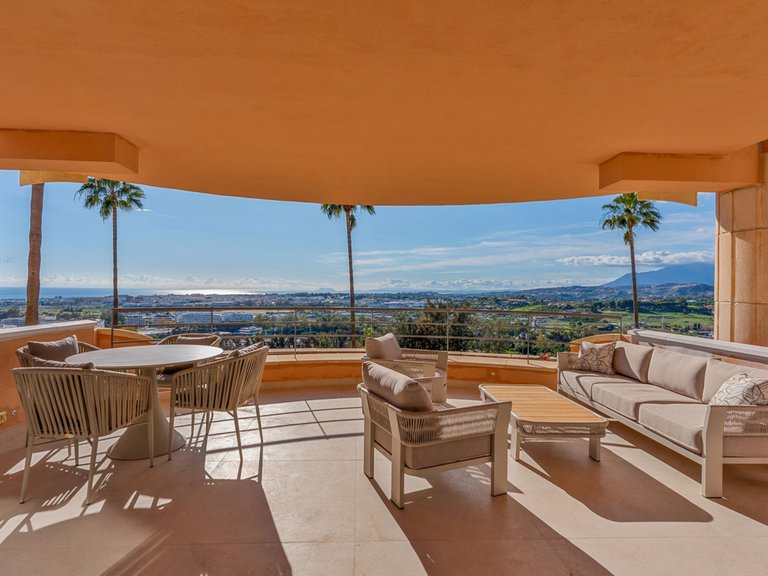 Apartment for Sale in Nueva Andalucía, Malaga 8