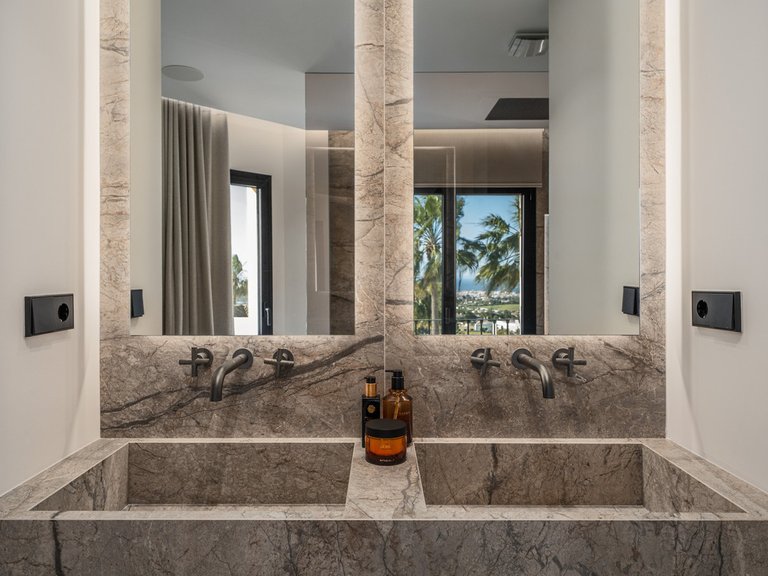 Villa for Sale in La Quinta, Malaga 14