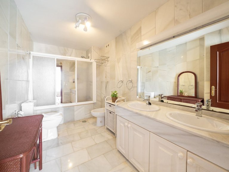 Apartment for Sale in Nueva Andalucía, Malaga 28
