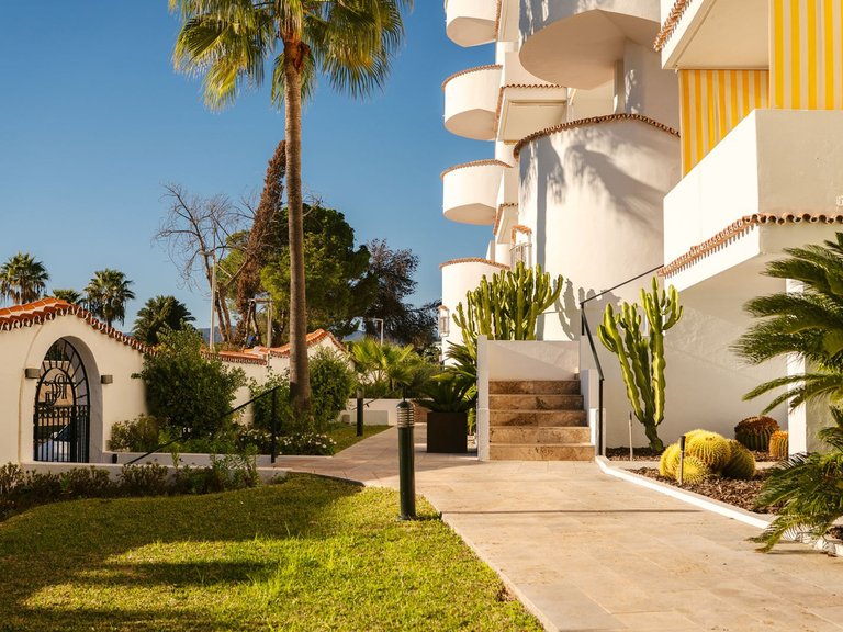 Apartment for Sale in Nueva Andalucía, Malaga 31