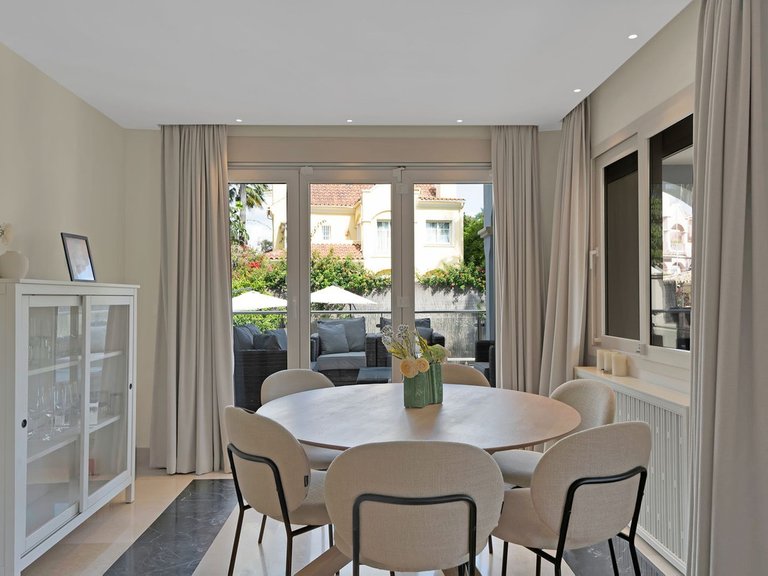 Villa for Sale in Puerto Banús, Malaga 11
